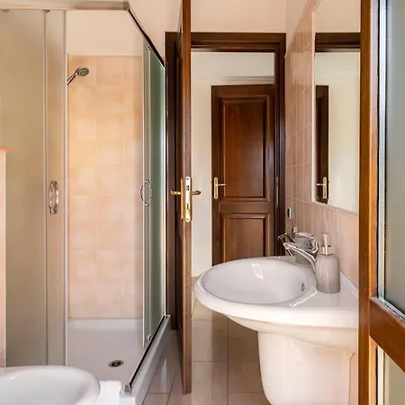 Dimoras 3br Center Terrace & Parking Apartment